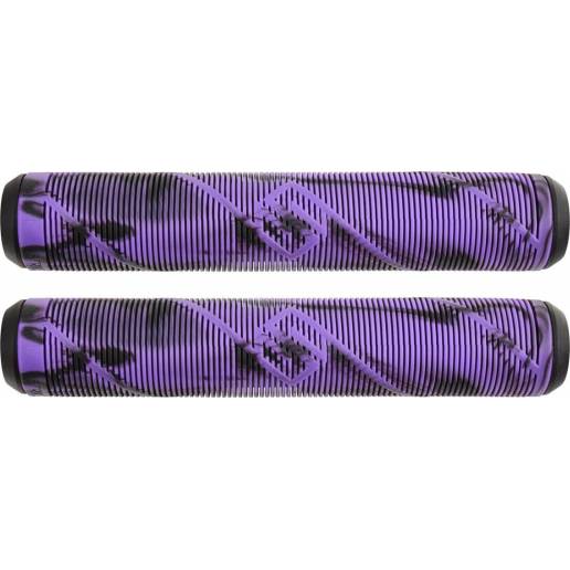 Striker Pro scooter Grips (Black / Purple) nuo Striker Rankenos (Grips)   Triukiniams paspirtukams 